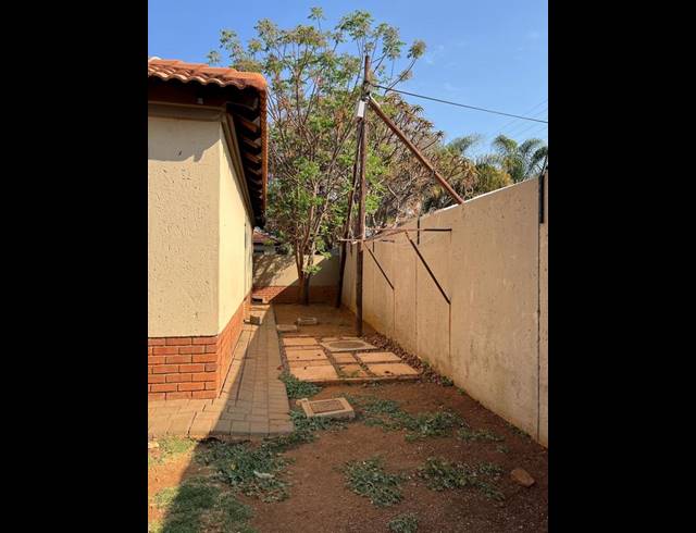 3 BEDROOM TOWNHOUSE FOR SALE IN SINOVILLE